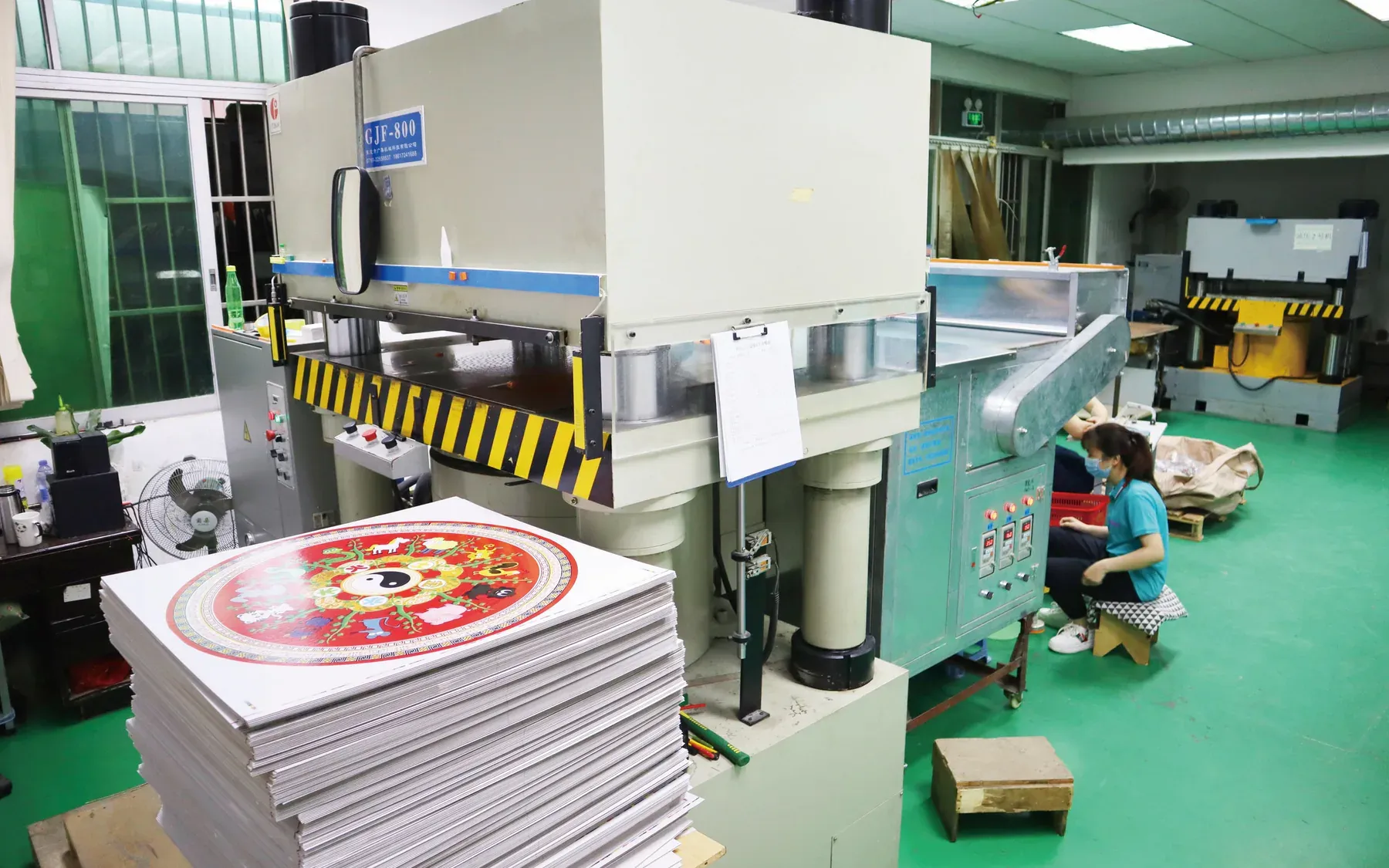 Company-supplied hydraulic die-cutting equipment image showing visible equipment only